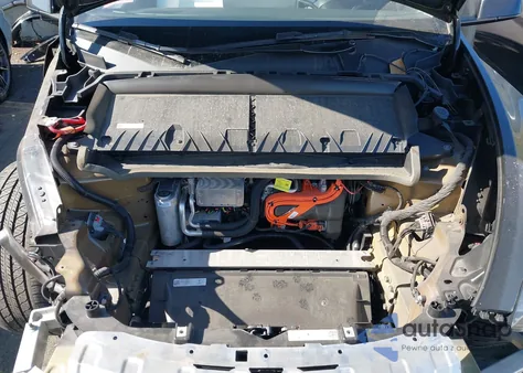 2024 Tesla Model Y Long Range Dual Motor All-Wheel Drive/Rwd z USA, uszkodzony, nr VIN 7SAYGDED2RF127531